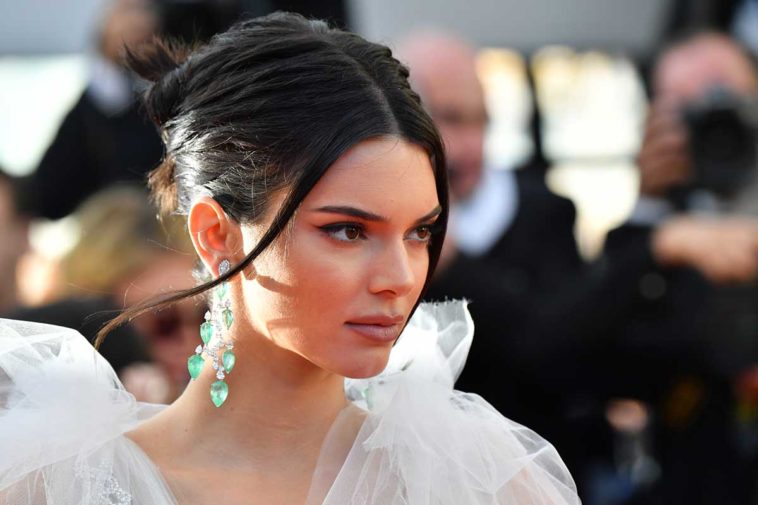 Le mannequin américain Kendall Jenner pose à l'occasion de la projection du film "Les Filles du Soleil" à Cannes, le 12 mai 2018. © Alberto PIZZOLI / AFP