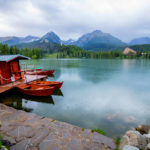 Vue du lac de Strbske Pleso dans le haut Tatras, Slovaquie © yorkfoto / IStock.com