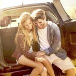 Plus de 10% des 18-34 ans surfent tous les jours sur un site et/ou une application mobile dédié au transport terrestre. © SeanShot/Istock.com