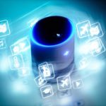 Le nombre d'utilisateurs d'enceintes équipées d'un assistant vocal intelligent ne cesse d'augmenter. © Petmal / IStock.com