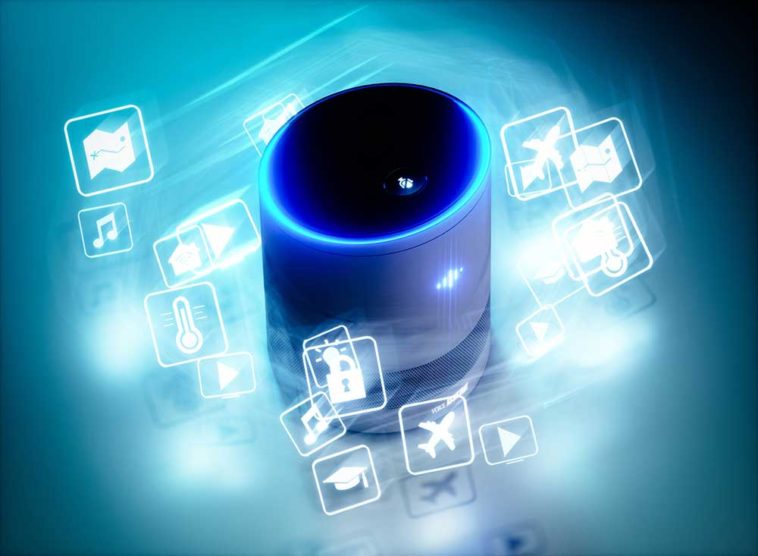 Le nombre d'utilisateurs d'enceintes équipées d'un assistant vocal intelligent ne cesse d'augmenter. © Petmal / IStock.com